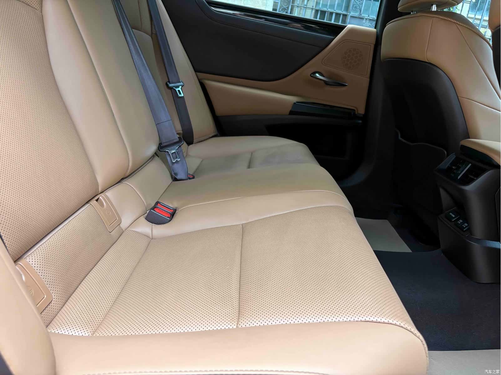 Lexus ES, 2020 14