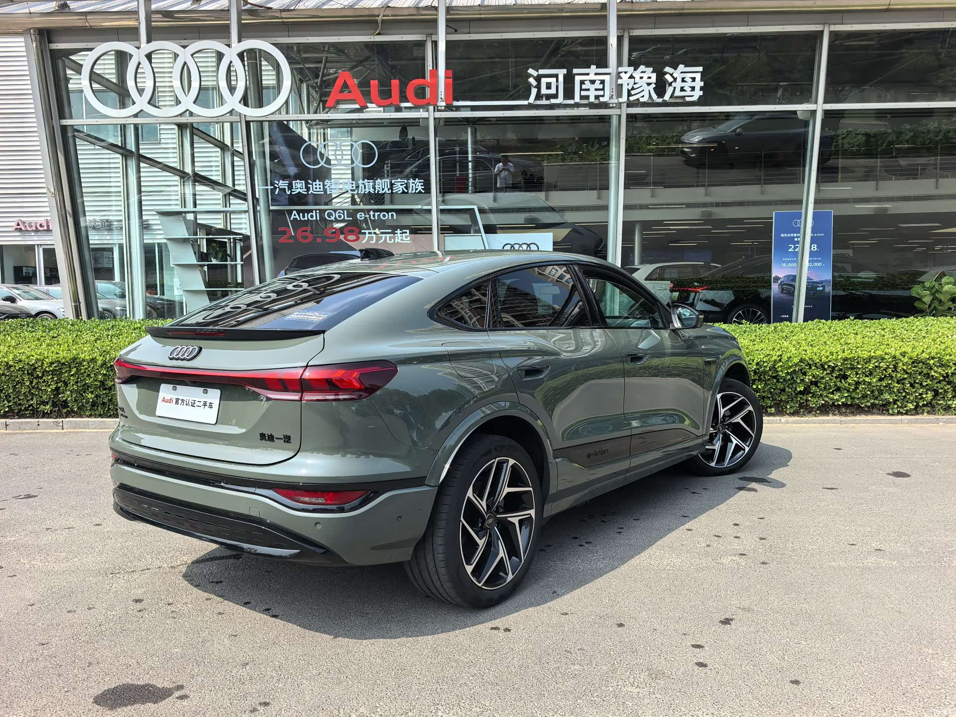 Audi e-tron, 2025 все фото