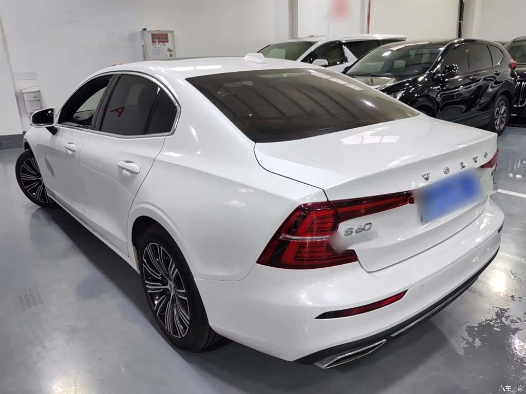 Volvo S60, 2022 23