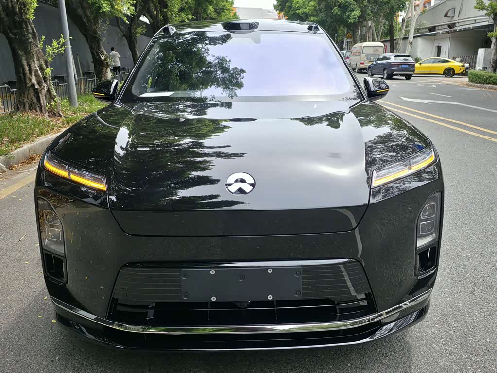 NIO ES8