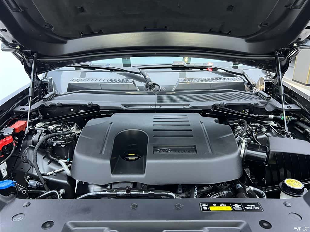 Land Rover Defender, 2025 9