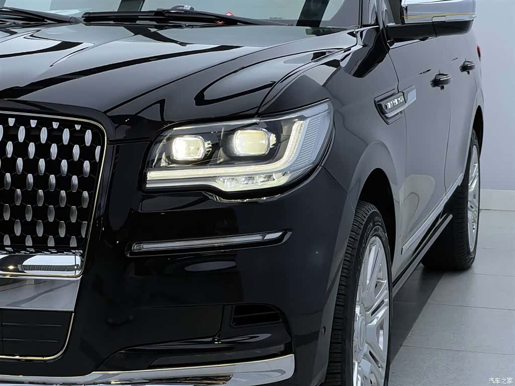 Lincoln Navigator, 2023 14