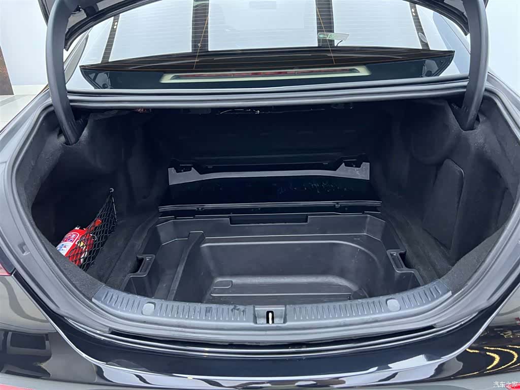Mercedes-Benz E-Class, 2023 12
