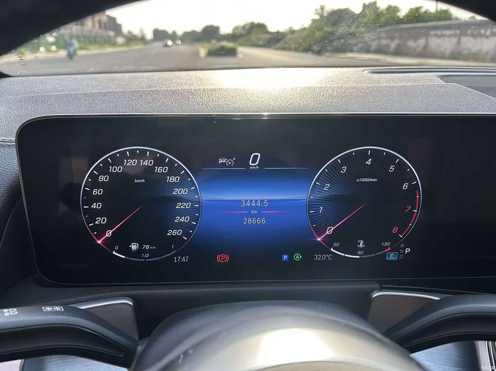 Mercedes-Benz GLB, 2024 10