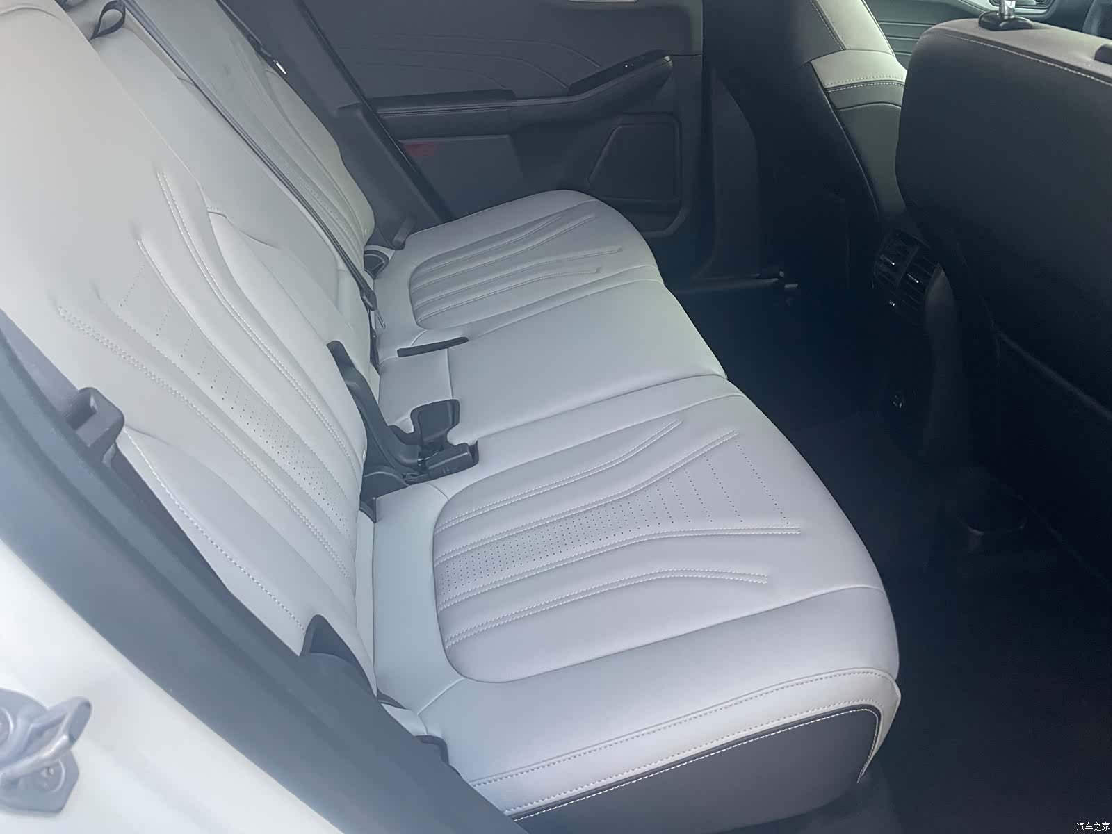 Ford Escape, 2024 10