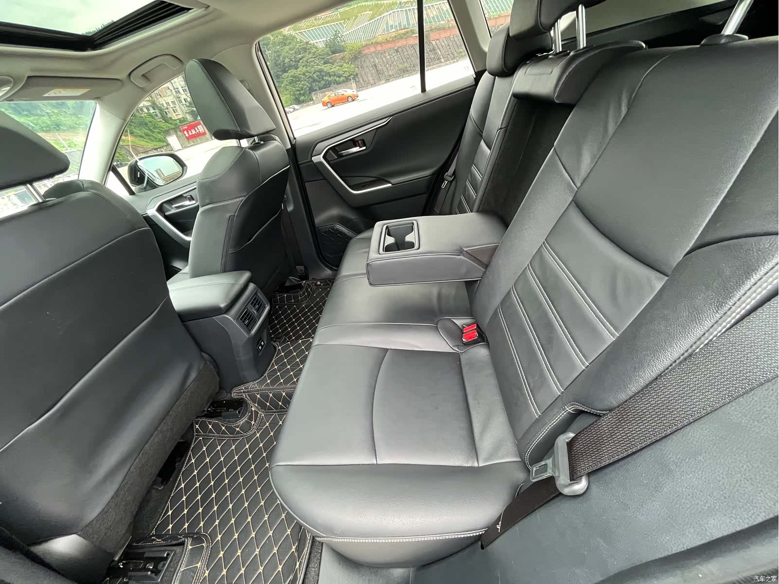 Toyota RAV4, 2021 10