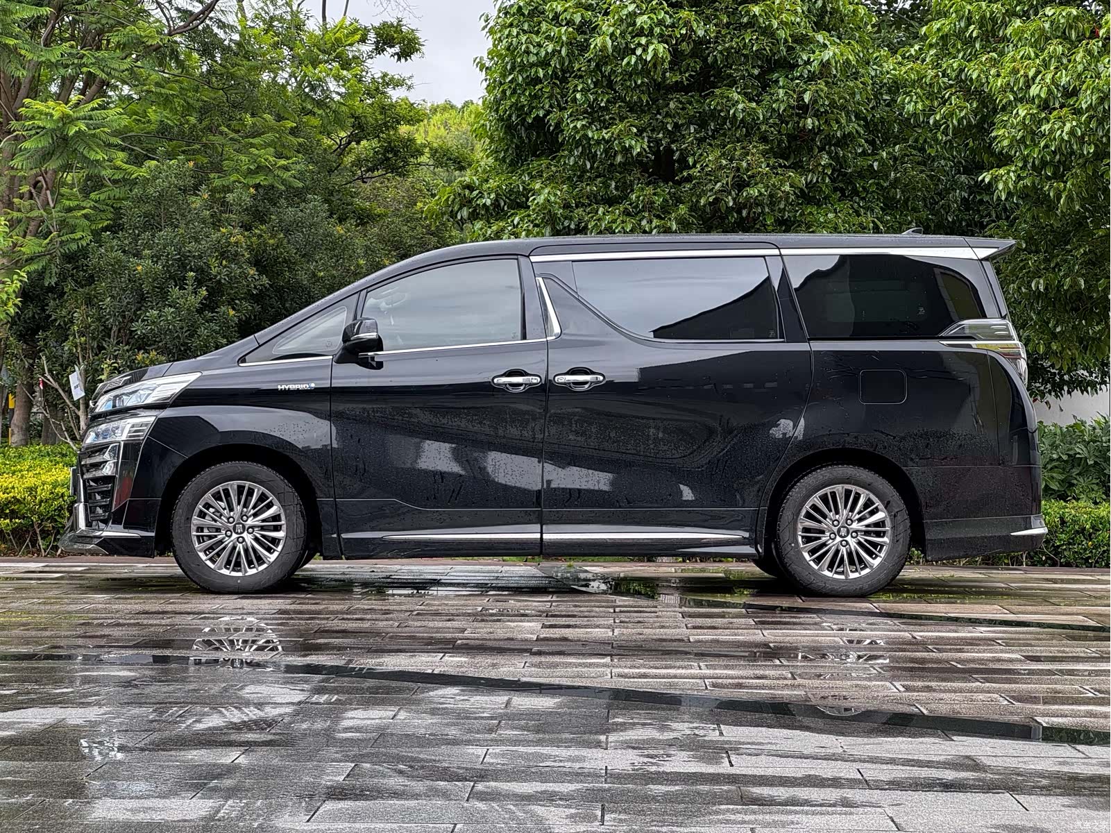 Toyota Alphard, 2022 7