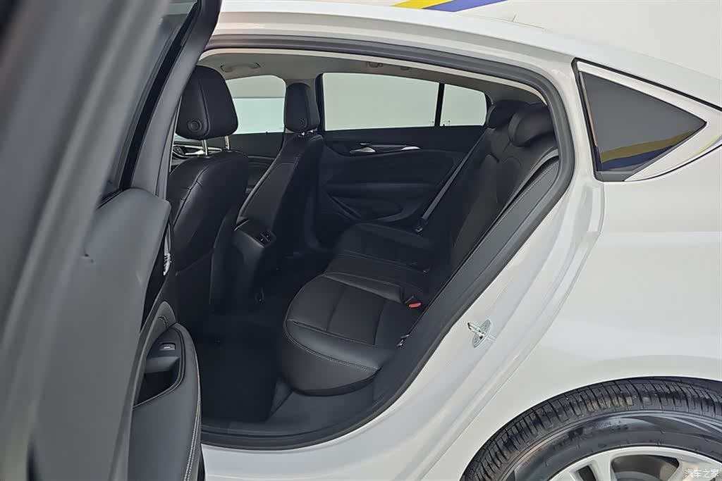 Buick Regal, 2025 11