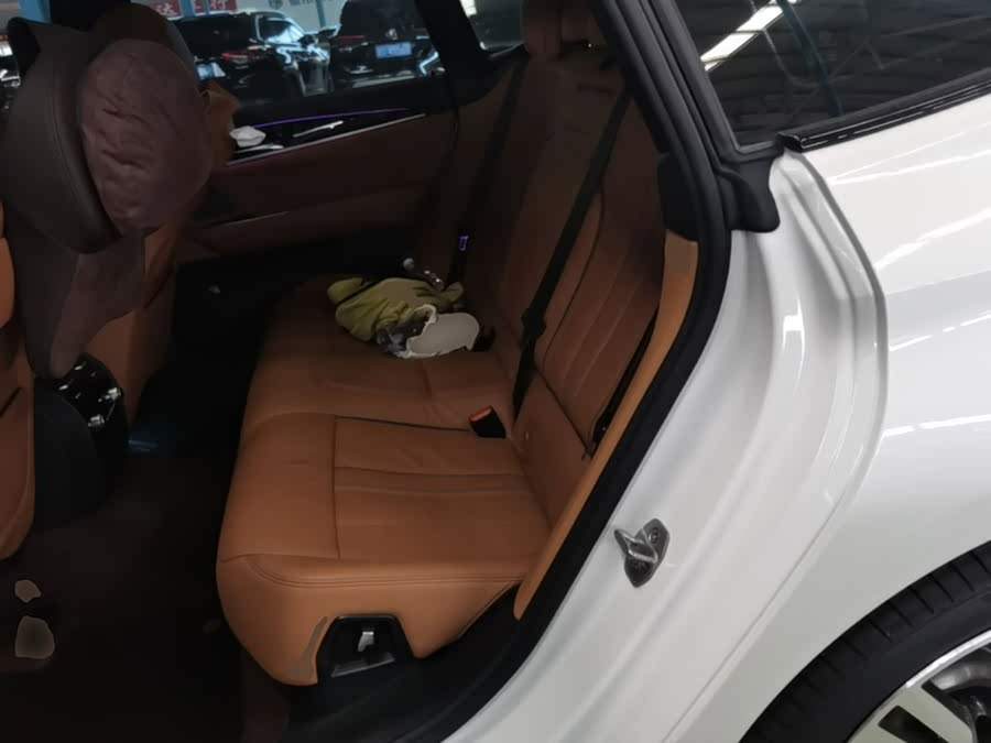 BMW 6 Series GT 2024, фото 17