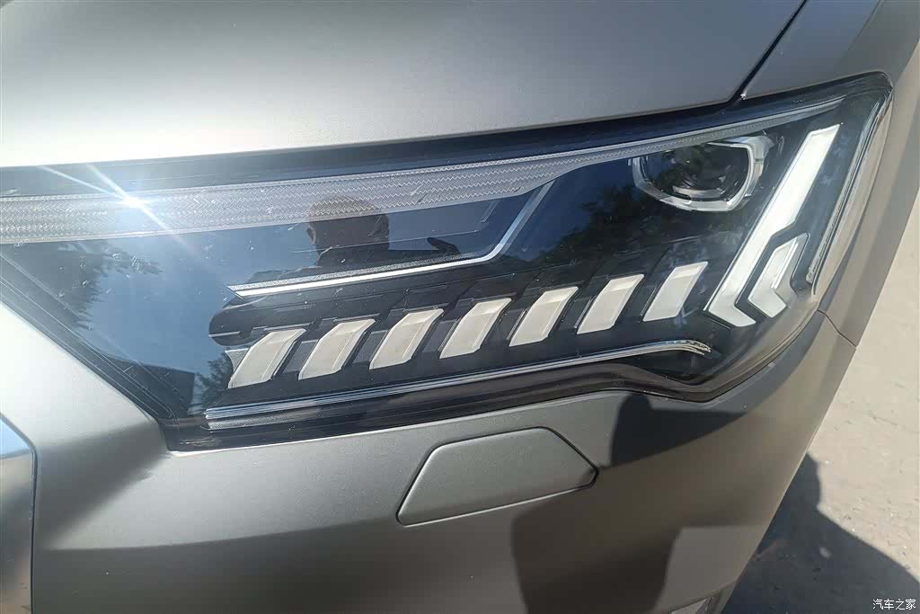 Audi Q7, 2023 все фото