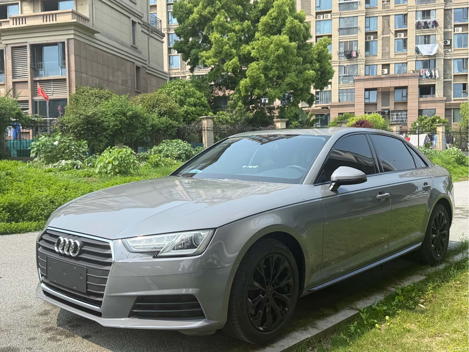 Audi A4L, 2017 1