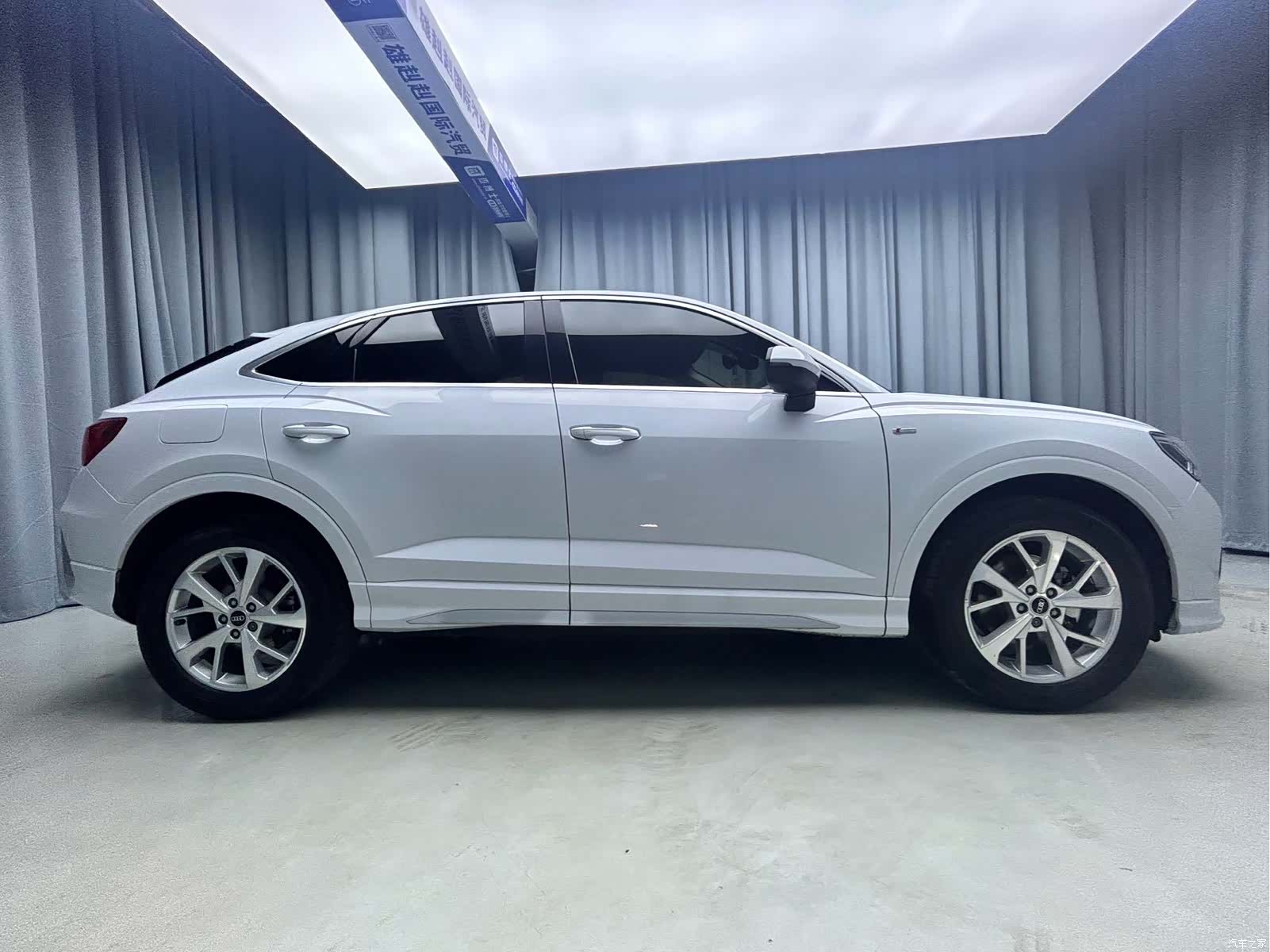Audi Q3, 2022 все фото