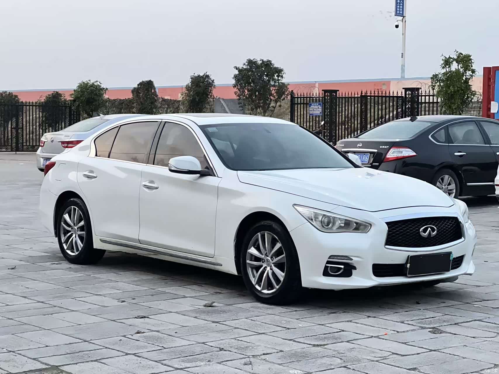 Infiniti Q50L, 2016 3