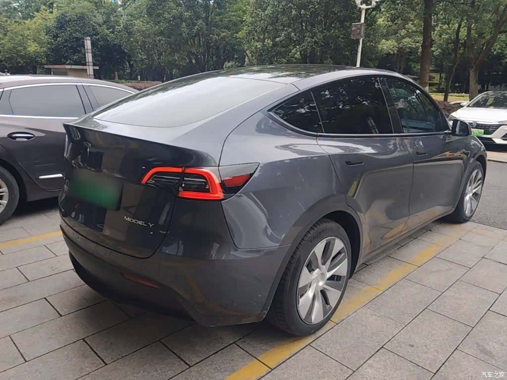 Tesla Model Y, 2022 7