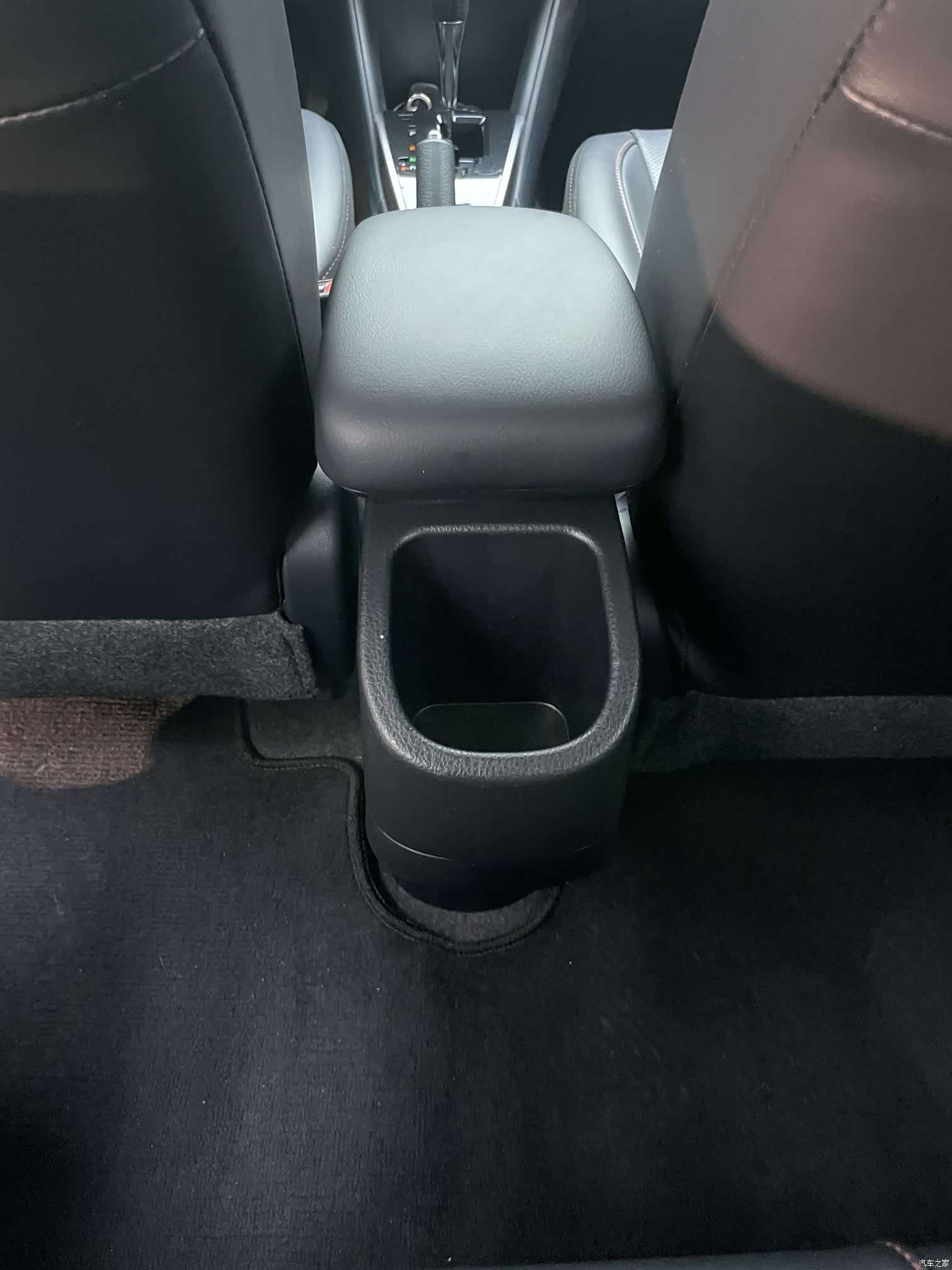 Toyota YARiS L, 2023 28