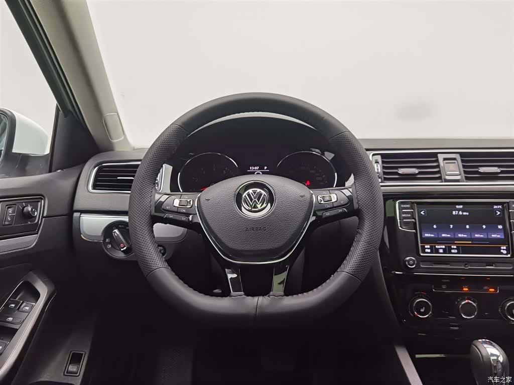 Volkswagen Sagitar, 2018 11