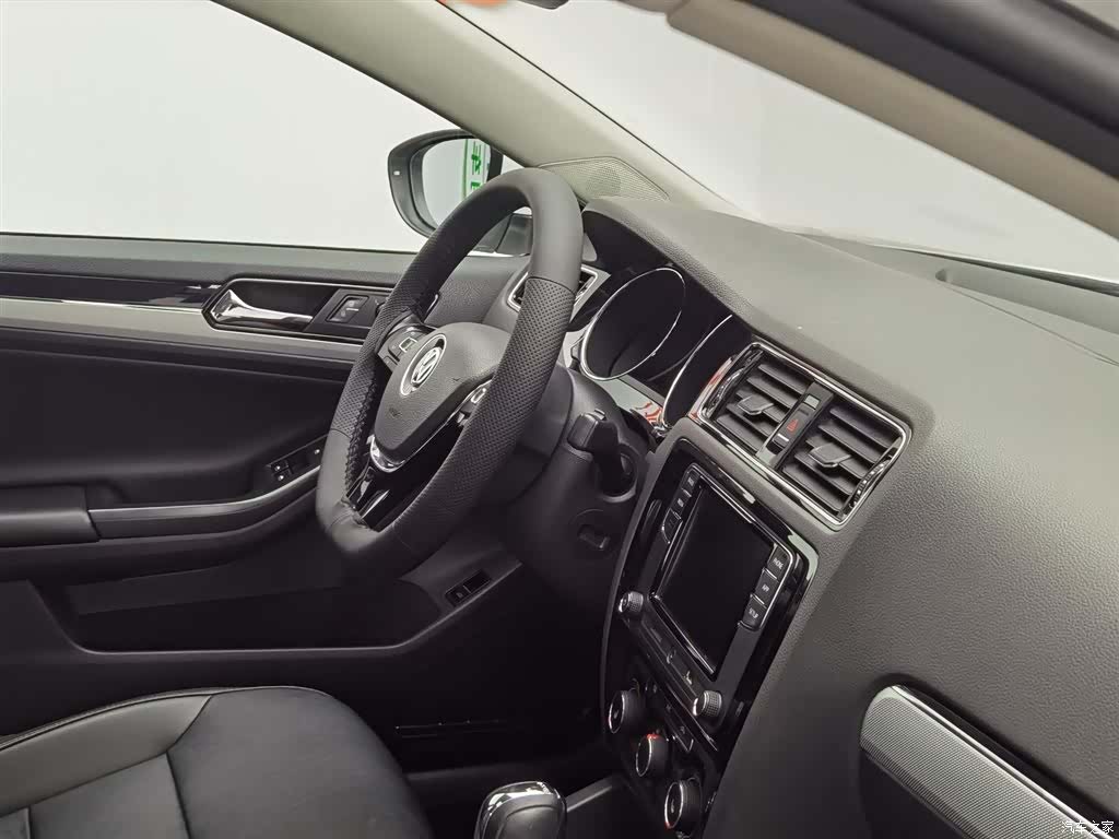Volkswagen Sagitar, 2018 22