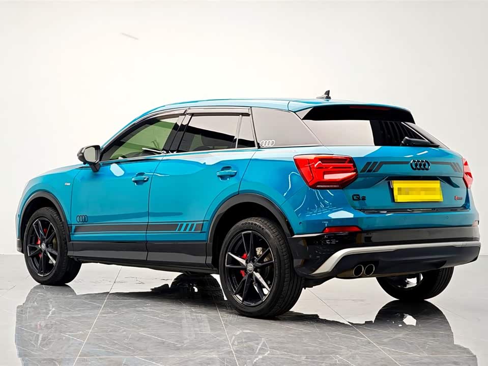Audi Q2L