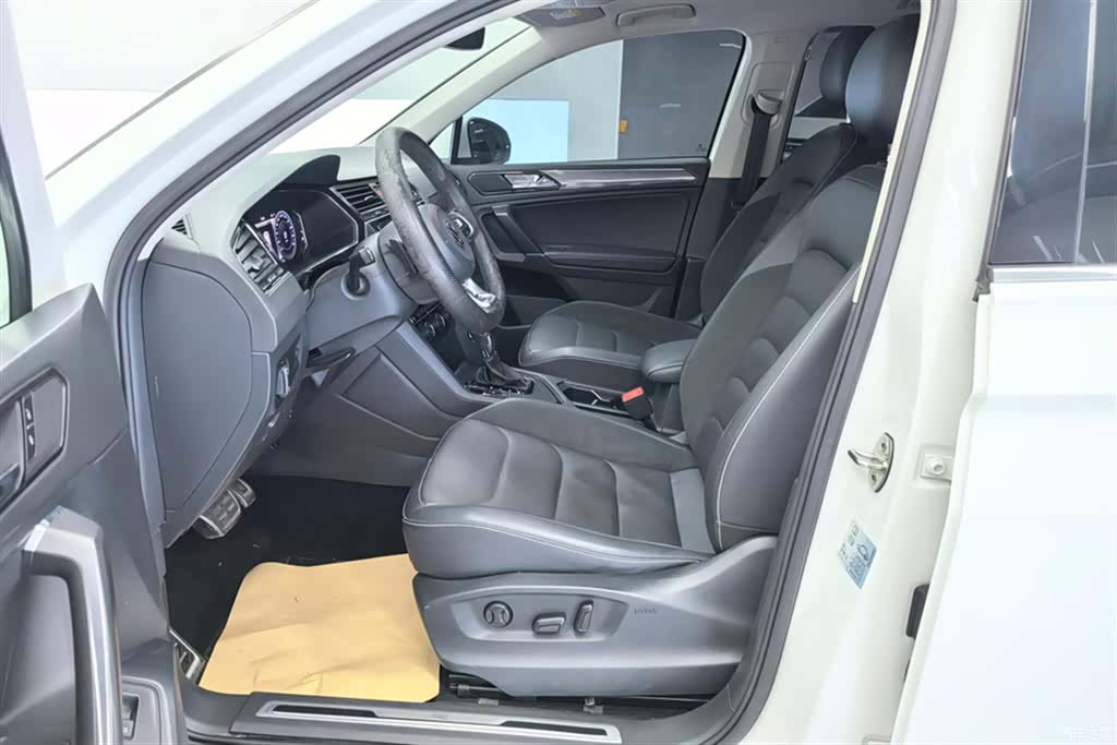 Volkswagen Tiguan L, 2021 9