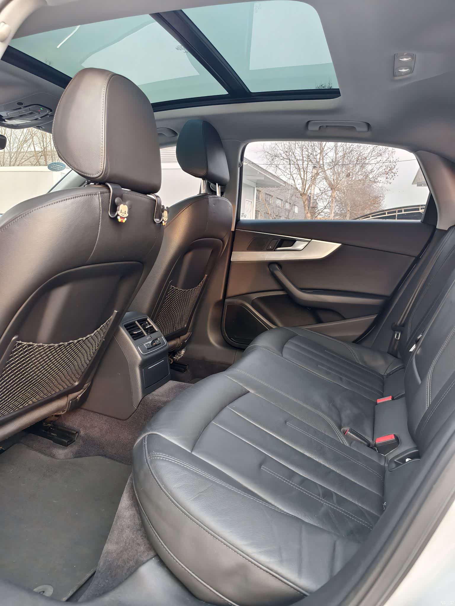 Audi A4L, 2019 9
