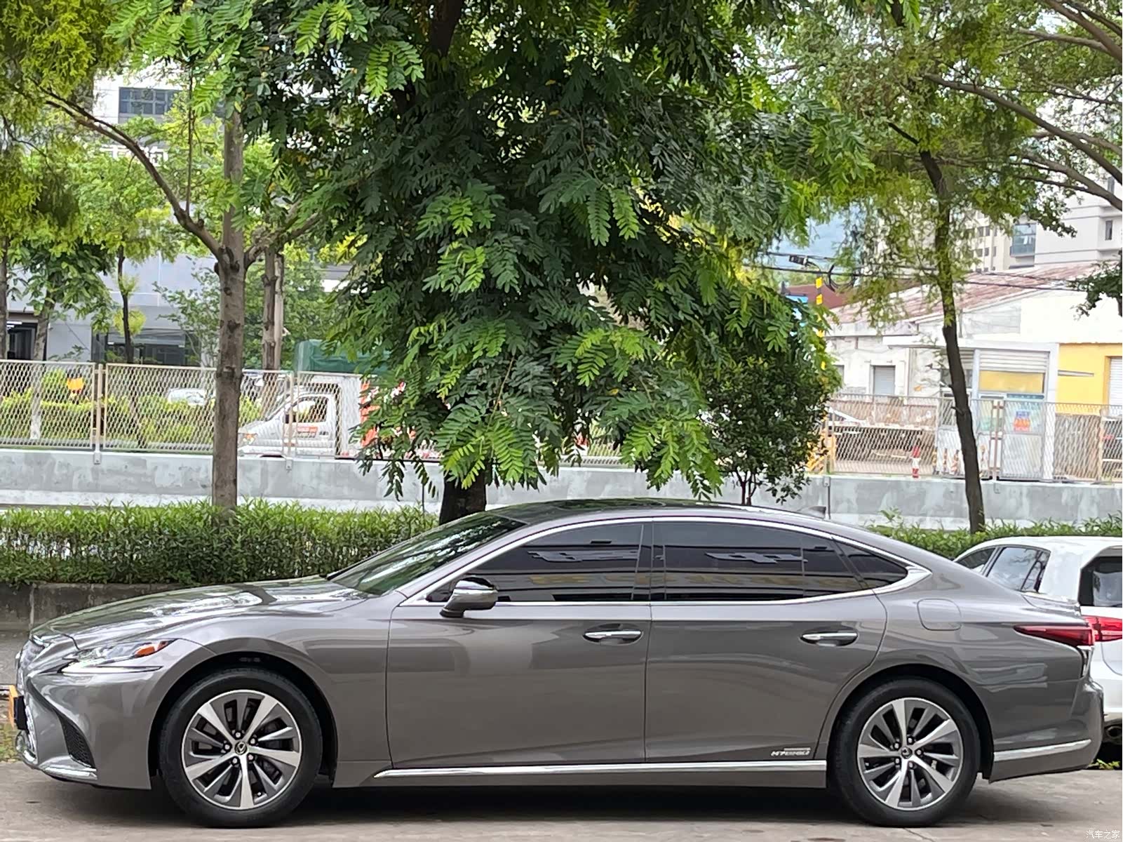 Lexus LS, 2019 9