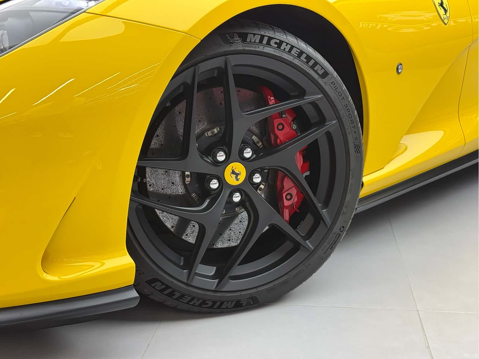 Ferrari 812, 2018 9