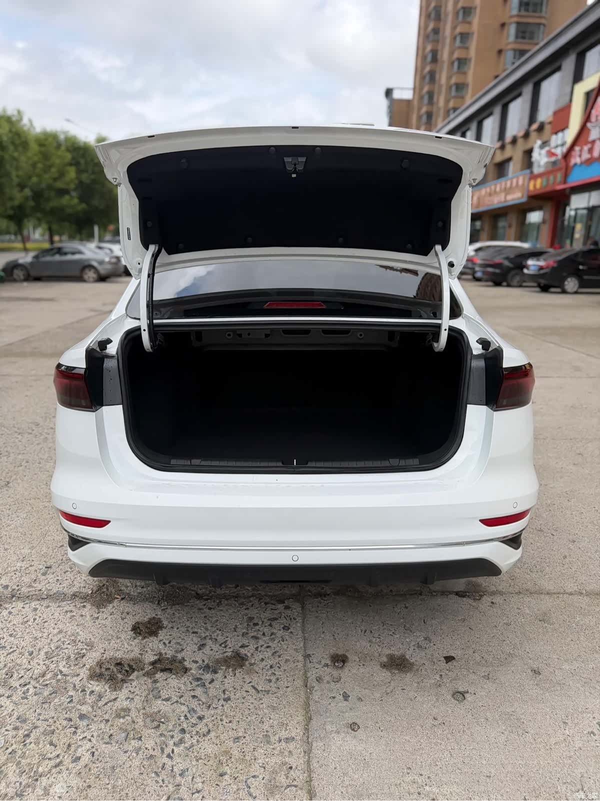 Geely Emgrand, 2022 14