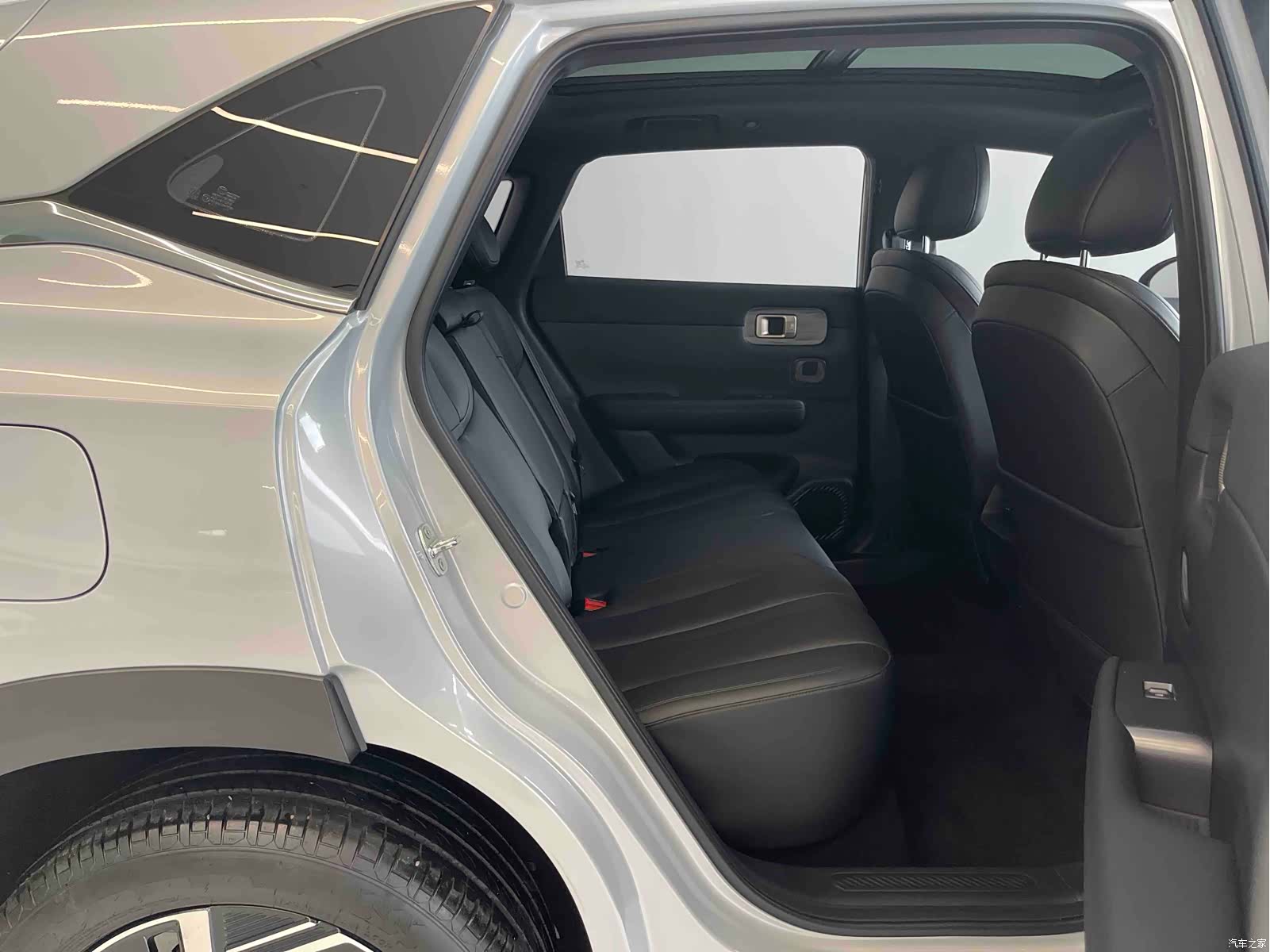 Wuling Starlight, 2024 11