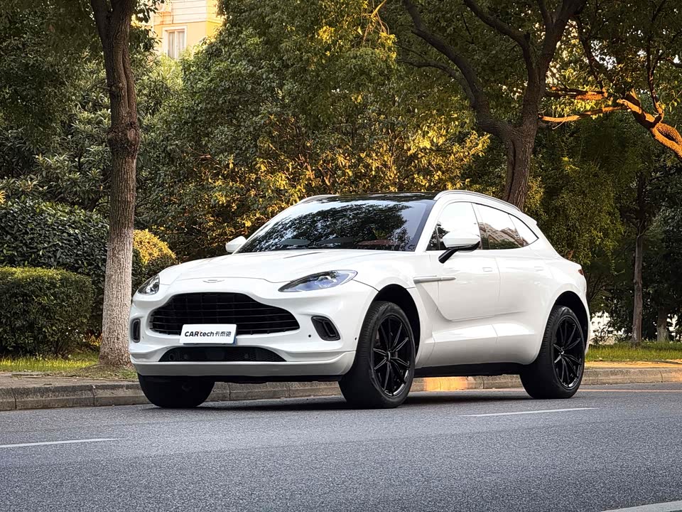 Aston Martin DBX