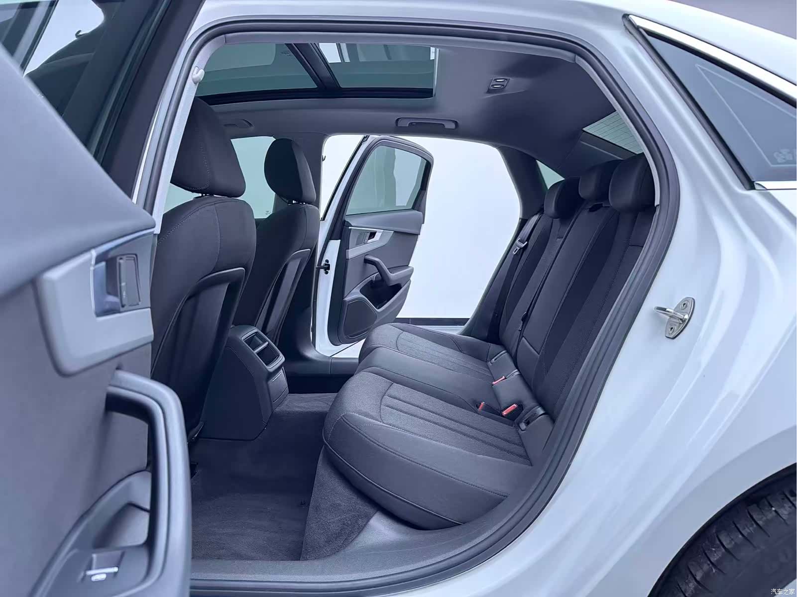 Audi A4L, 2018 16
