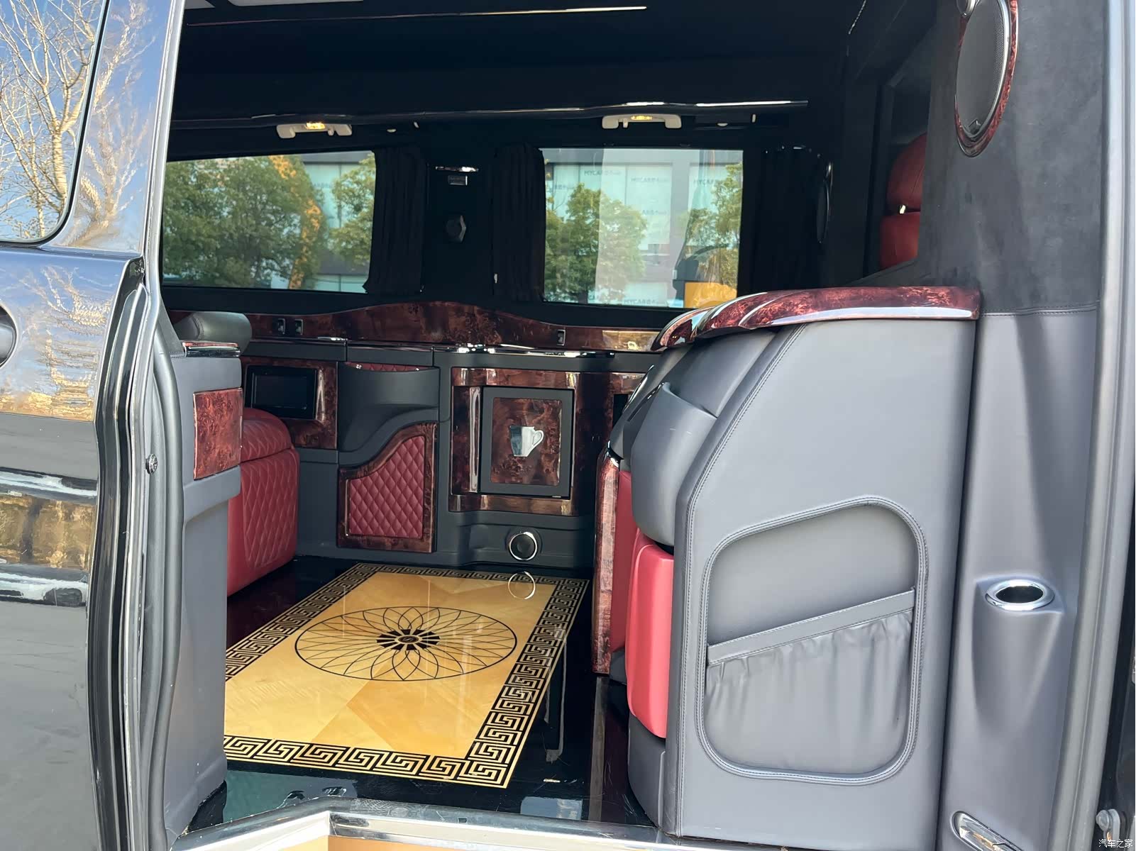 Mercedes-Benz 9, 2018 8