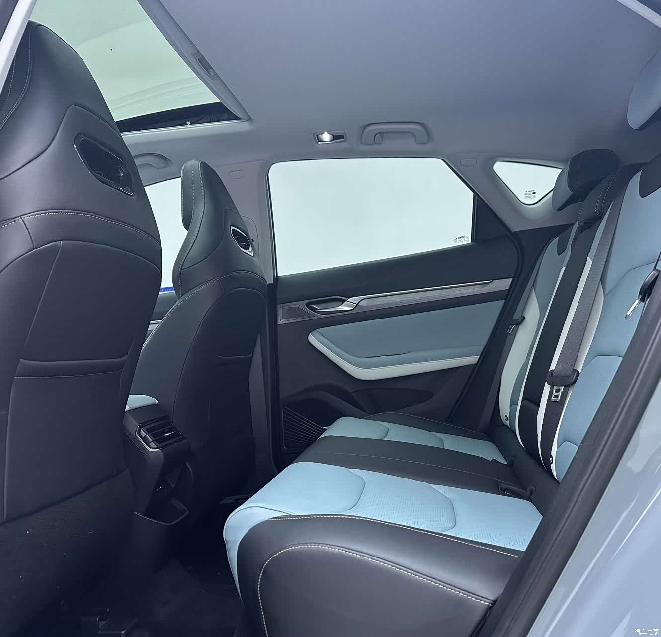 Geely Emgrand, 2023 9