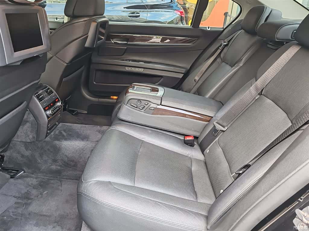 BMW 7 Series, 2011 8