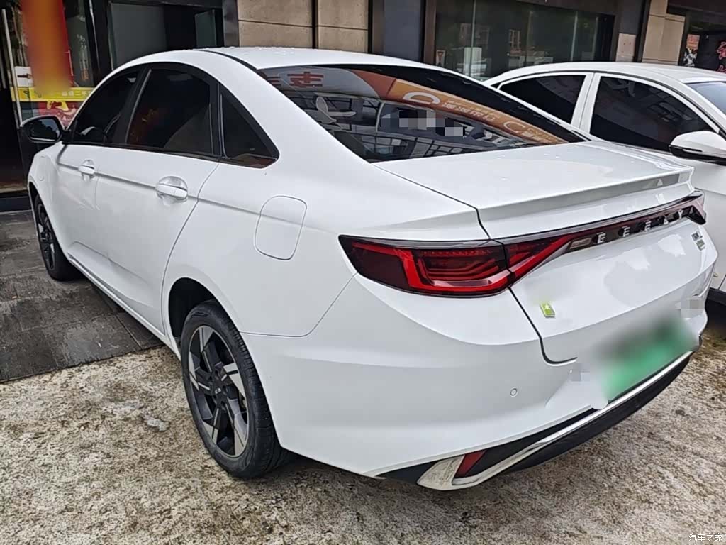 Geely Emgrand, 2022 все фото