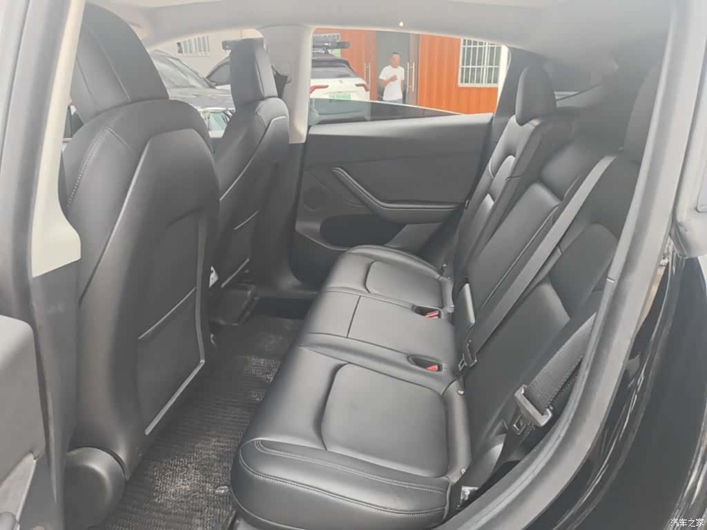 Tesla Model Y, 2022 17
