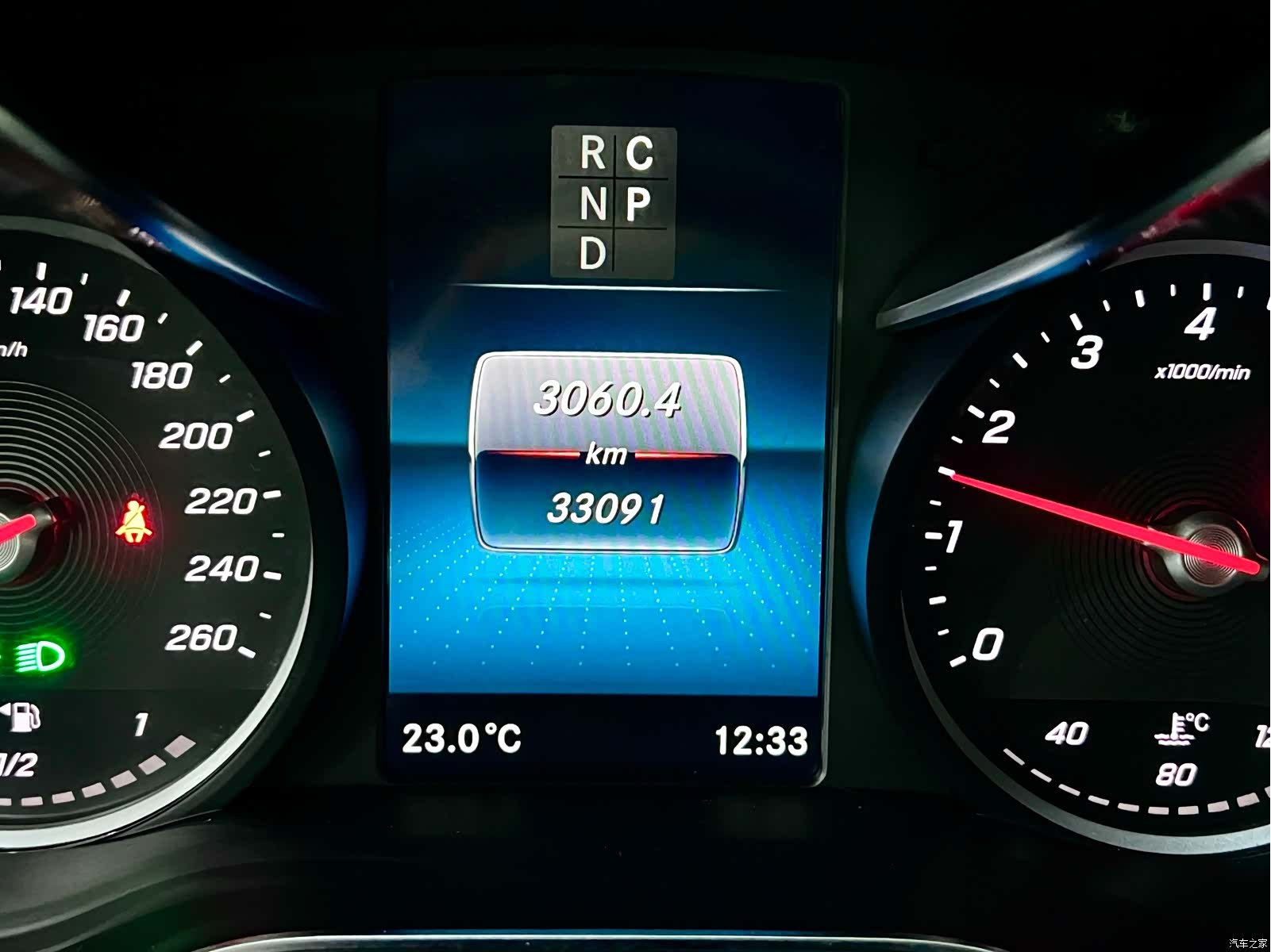 Mercedes-Benz V-Class, 2024 15