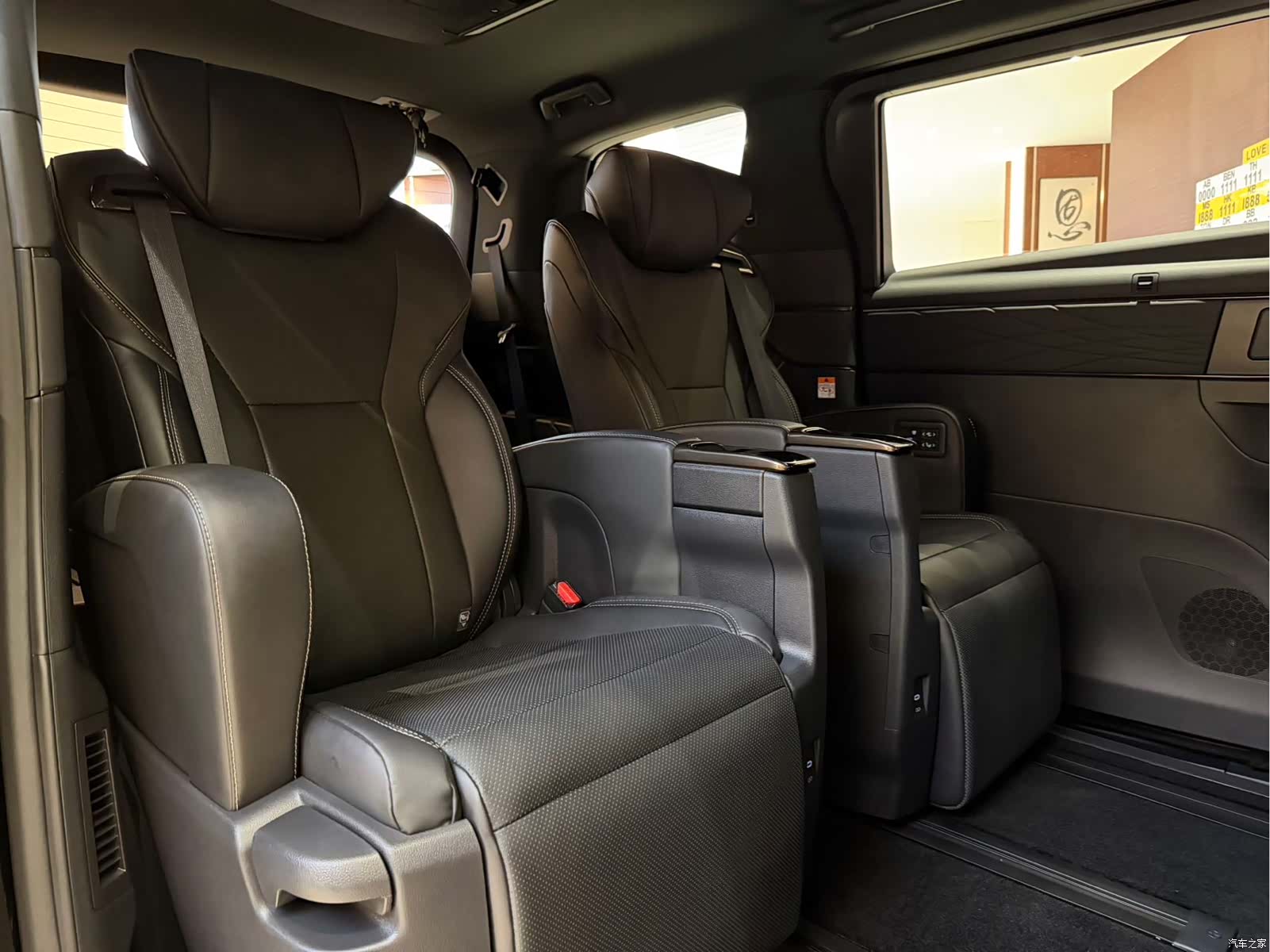 Toyota Alphard, 2026 8