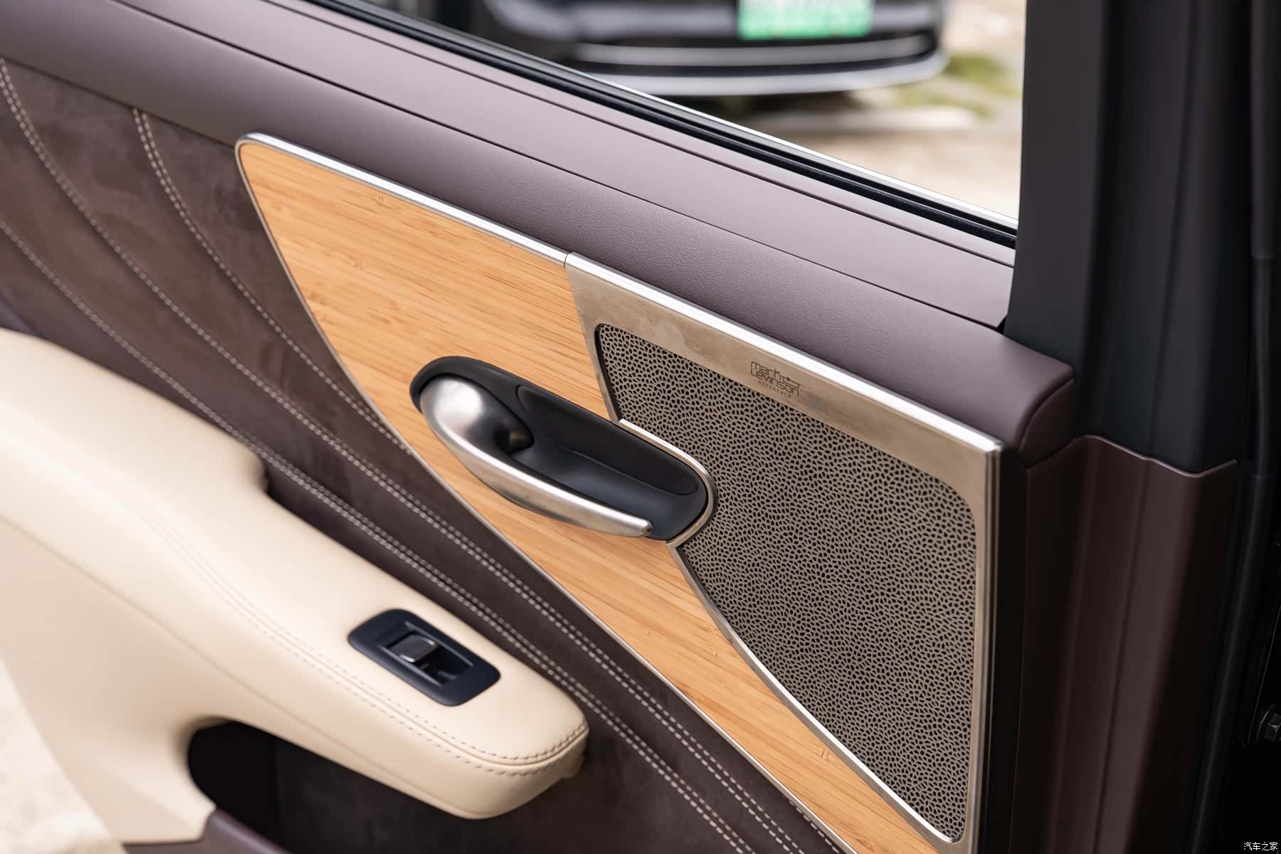 Lexus LS, 2018 18