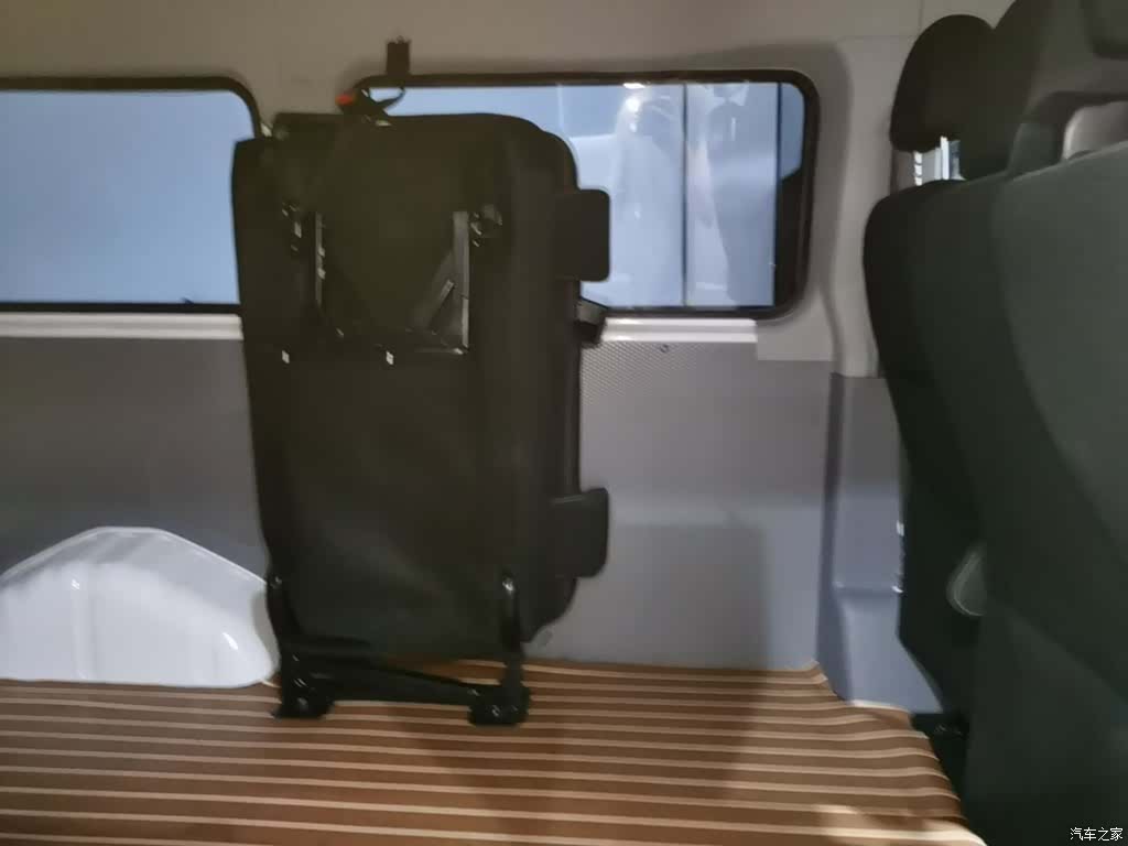Maxus V80, 2026 17