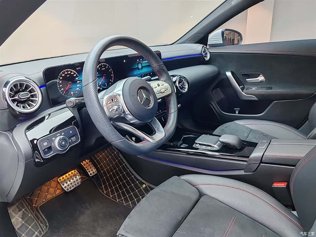 Mercedes-Benz CLA, 2025 11