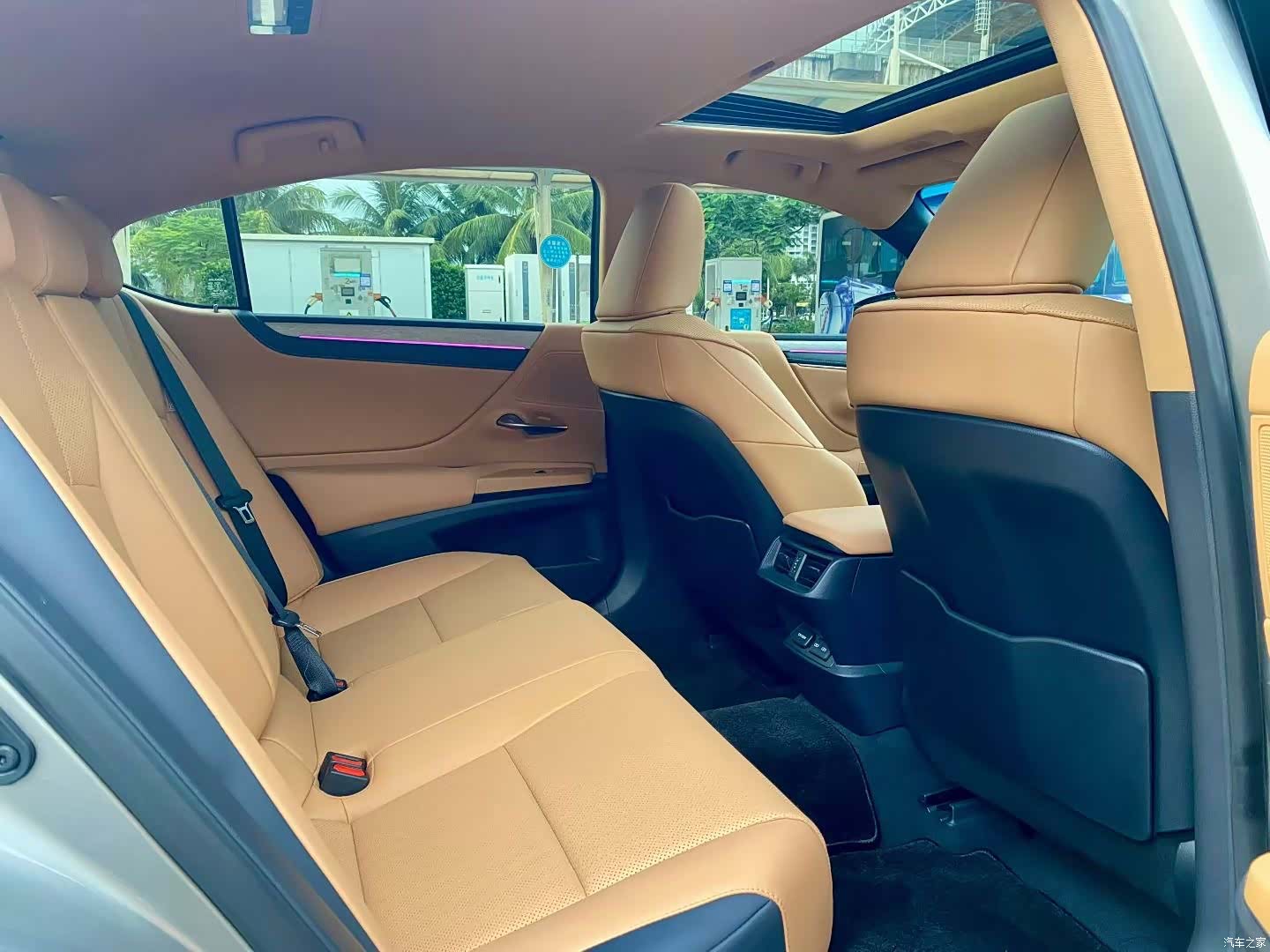 Lexus ES, 2025 9