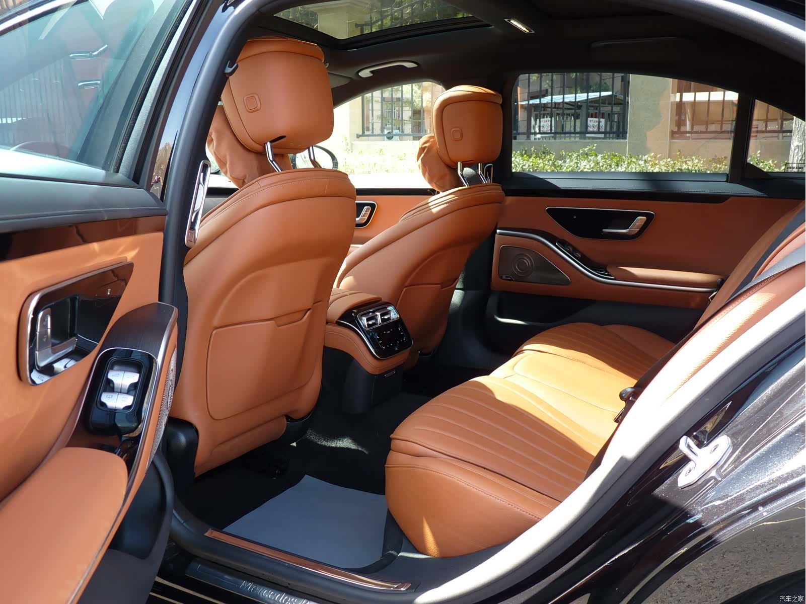 Mercedes-Benz S-Class, 2024 8