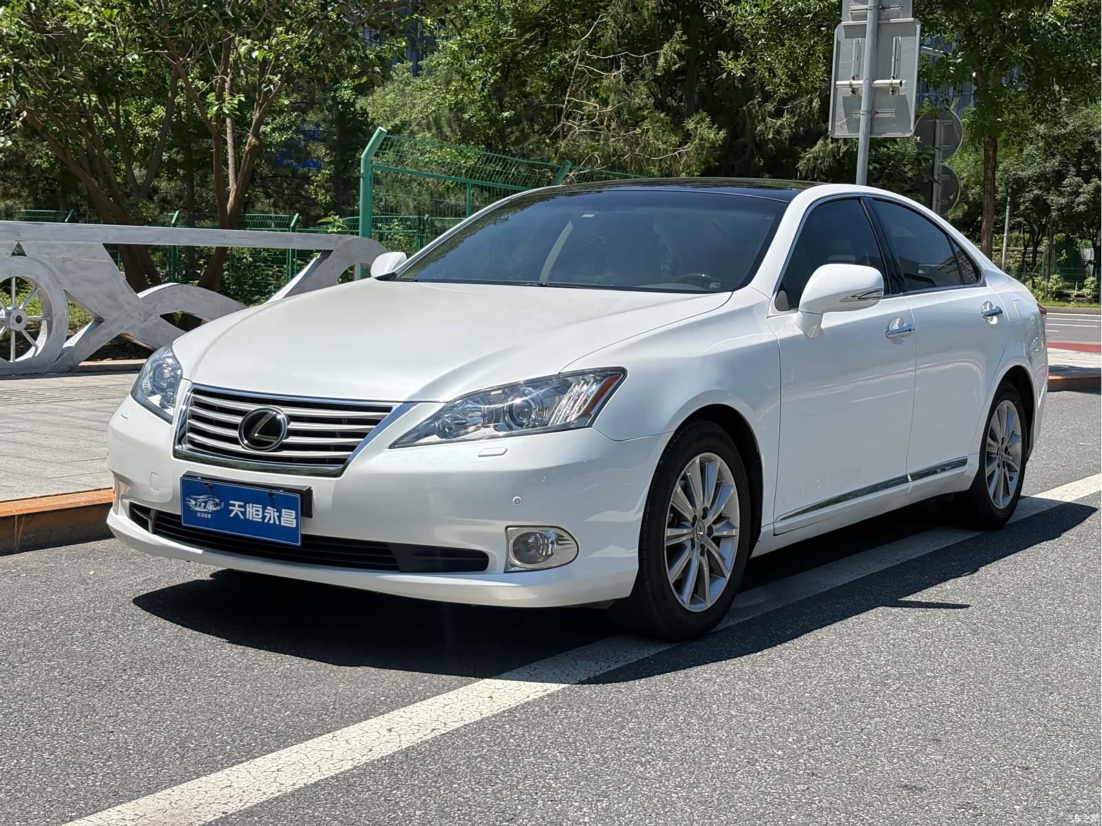 Lexus ES, 2010 1