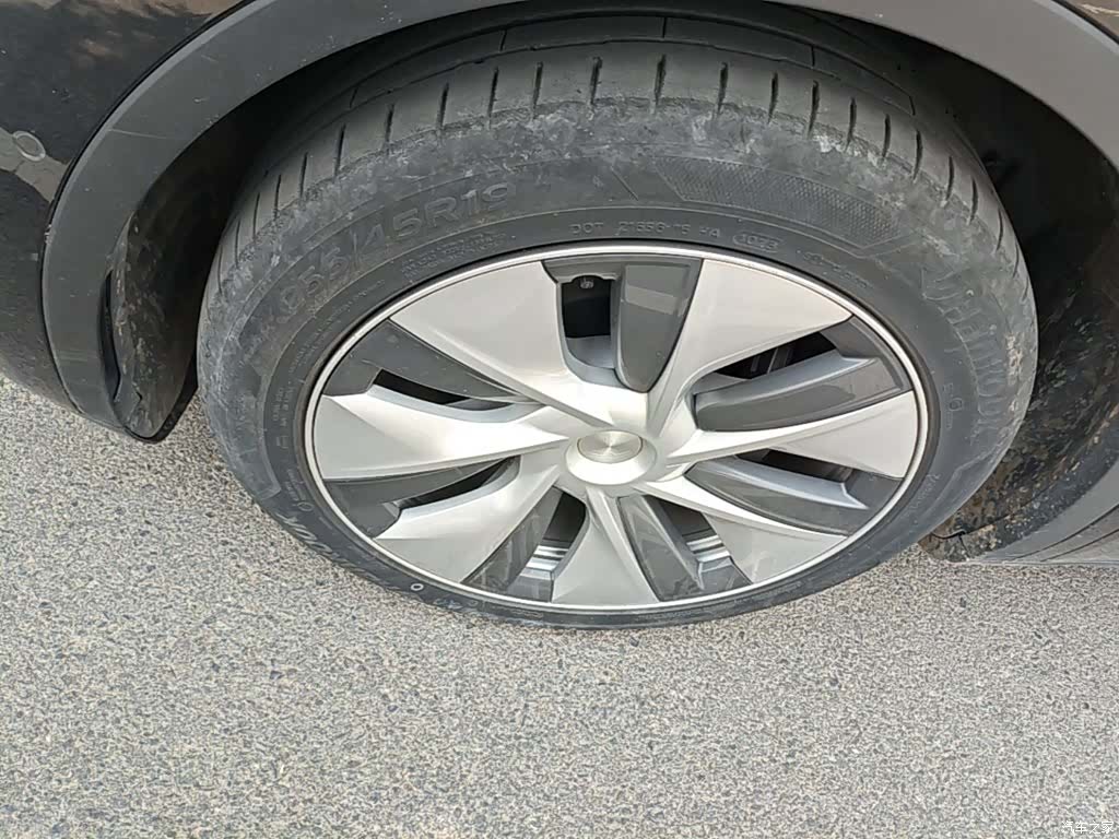 Tesla Model Y, 2023 23