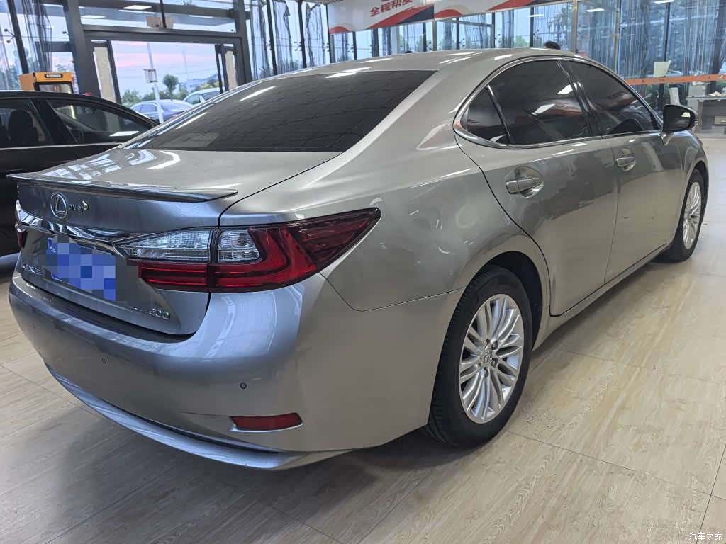 Lexus ES, 2017 4
