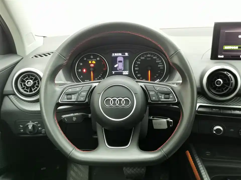 Audi Q2L