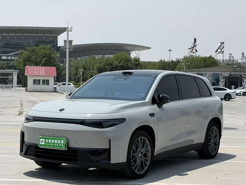 Leapmotor C10