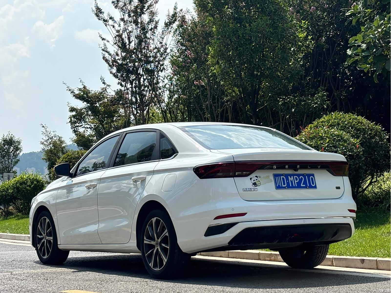 Geely Emgrand, 2021 16