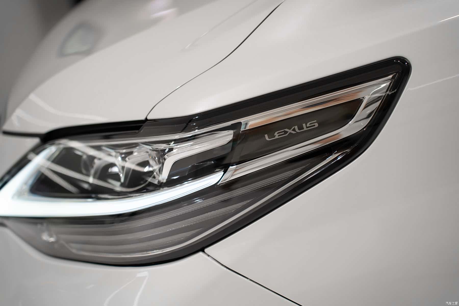 Lexus LM, 2022 6