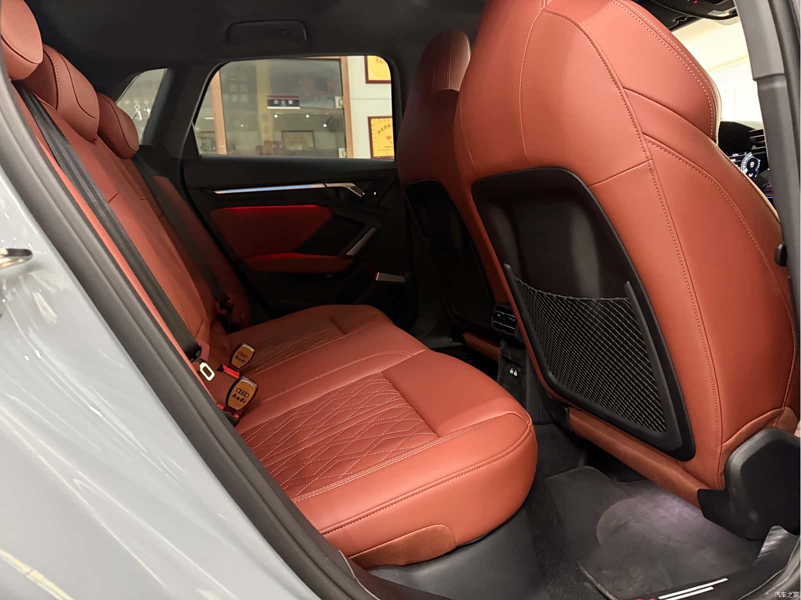 Audi Flying Spur, 2025 9
